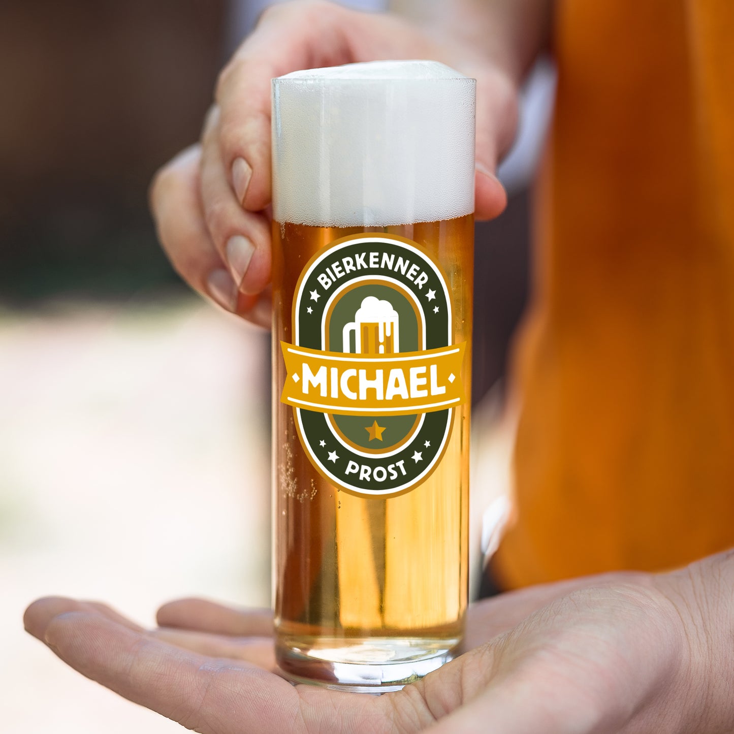 Kölsch Stange mit Bierkenner Motiv und Name Michael, gefüllt mit Bier und Schaum als Männer Geschenk
