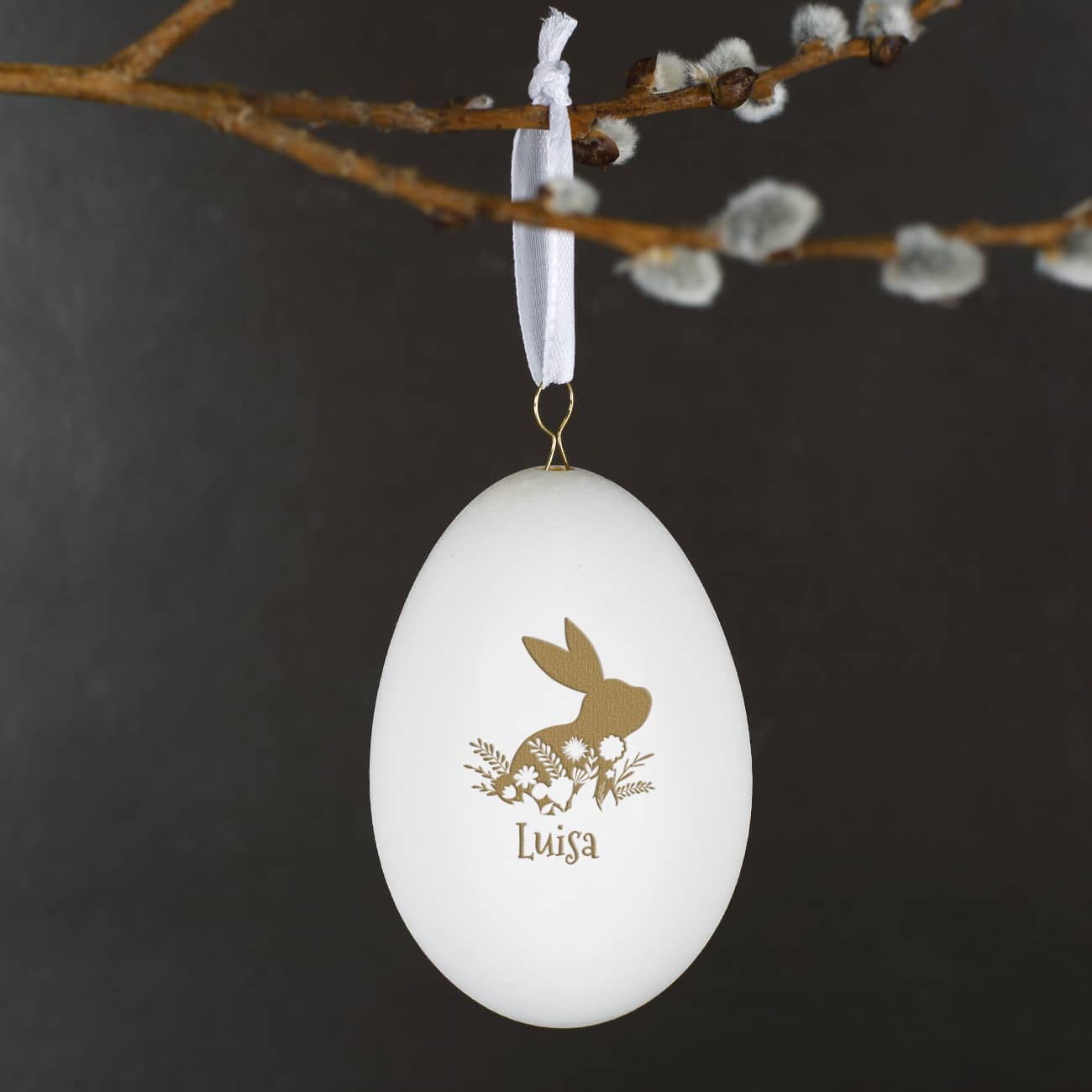 Persönliches Osterei mit Hase und Namensgravur