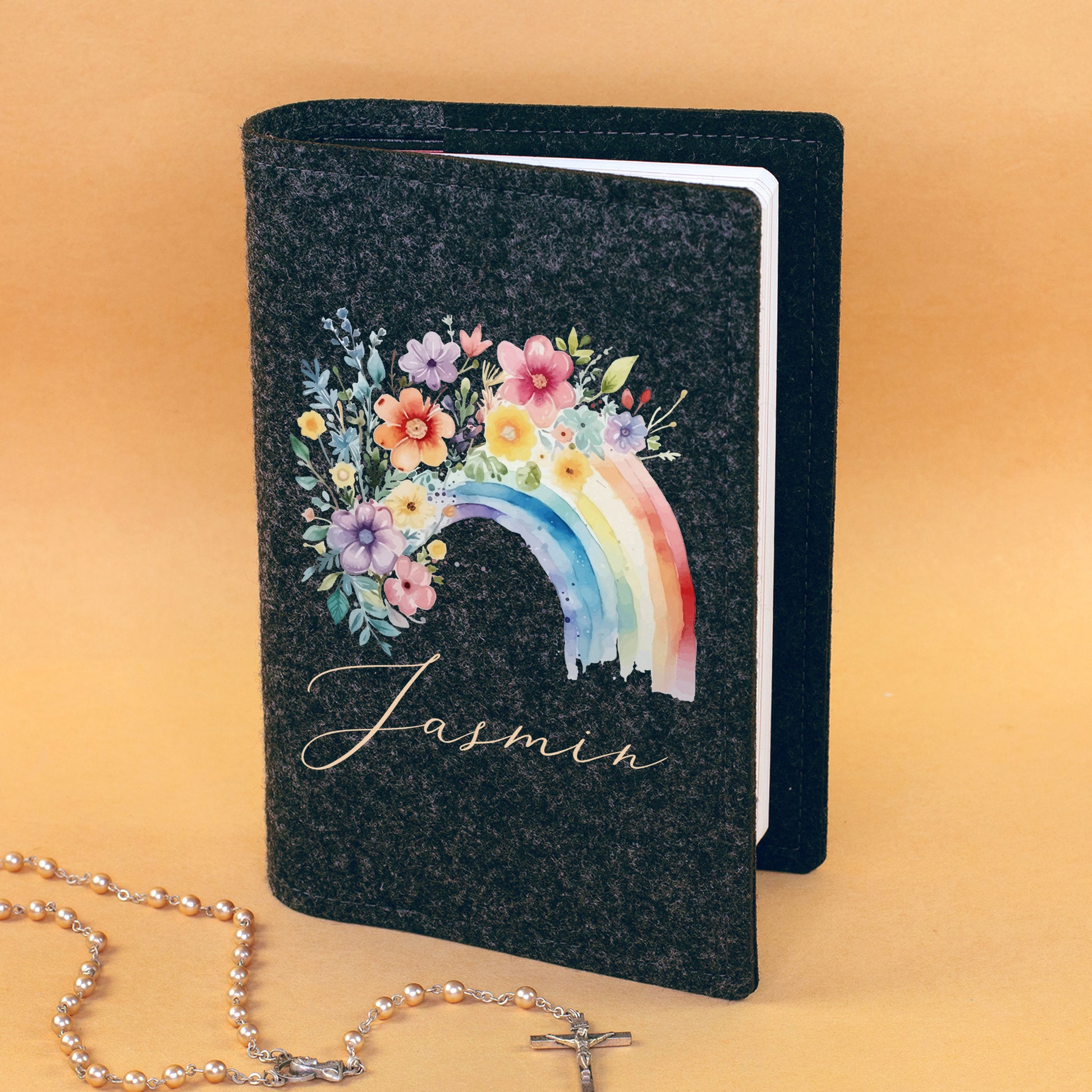 Anthrazitfarbene Filz-Buchhülle für Gotteslob mit Regenbogen-Motiv, Blumen und personalisiertem Namen