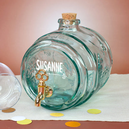 Handgefertigtes Glasfass aus recyceltem Glas mit Name Susanne als personalisierter Getränkespender