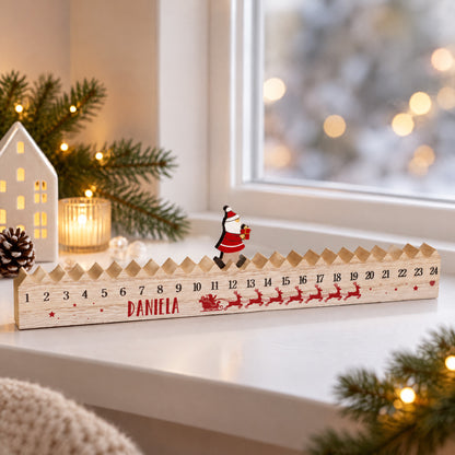 Walking-Santa-Adventskalender aus Holz mit personalisiertem Namen als Adventsdeko