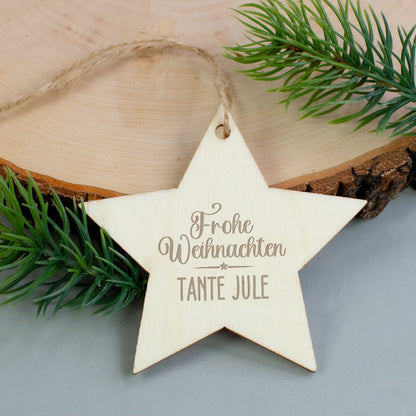 Weihnachtsstern aus Holz mit Gravur „Frohe Weihnachten Tante Jule“ – personalisierter Anhänger auf Holzscheibe.
