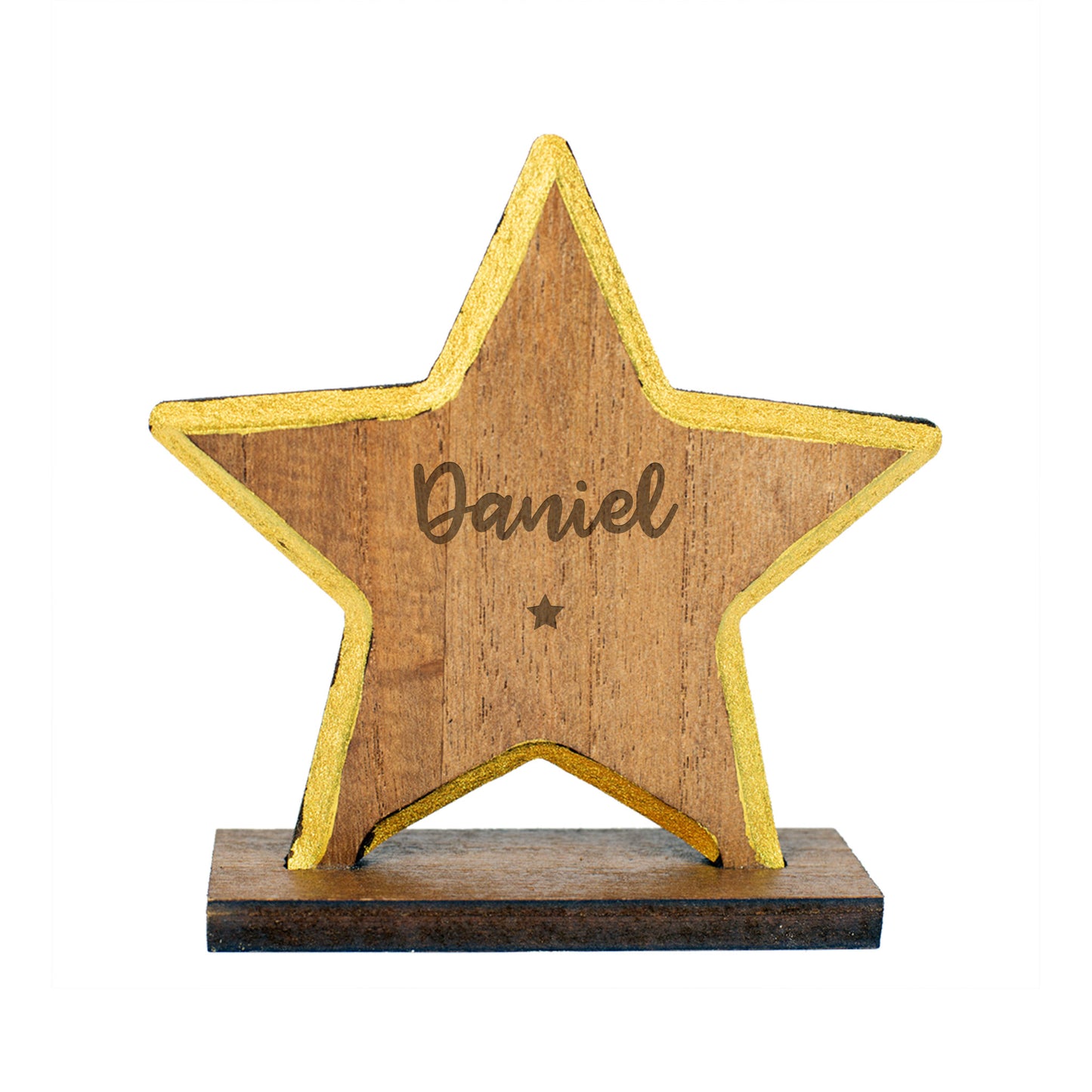 Holzstern mit goldener Kante, graviertem Namen „Daniel“ und kleinem Sternsymbol darunter, stehend auf einem Holzsockel, freigestellt vor weißem Hintergrund.