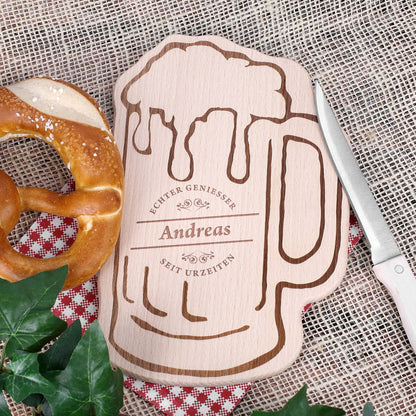 Holzbrettchen in Bierkrug Form