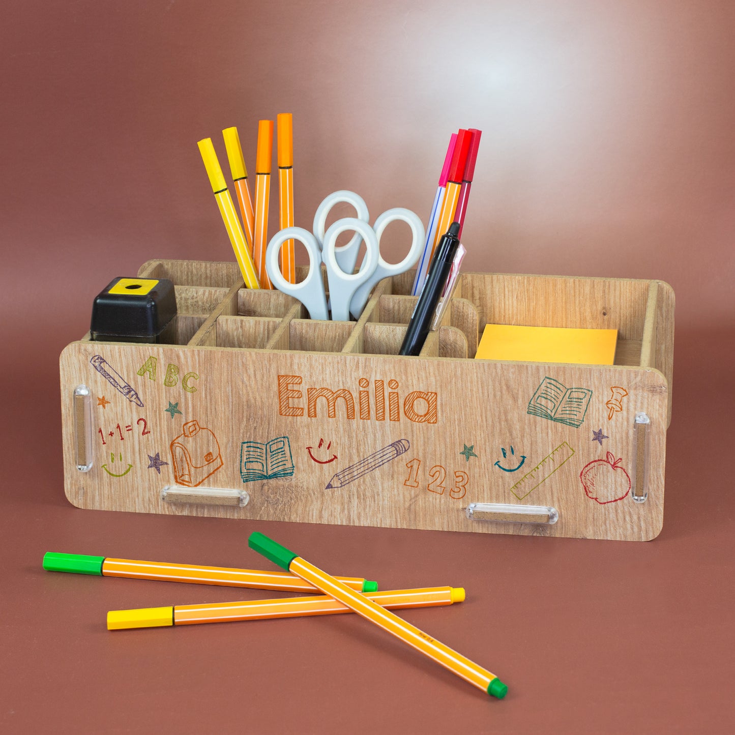 Stiftebox in Holzoptik mit Name Emilia als Schreibtisch-Organizer für Kinder