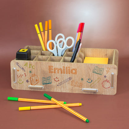 Stiftebox in Holzoptik mit Name Emilia als Schreibtisch-Organizer für Kinder