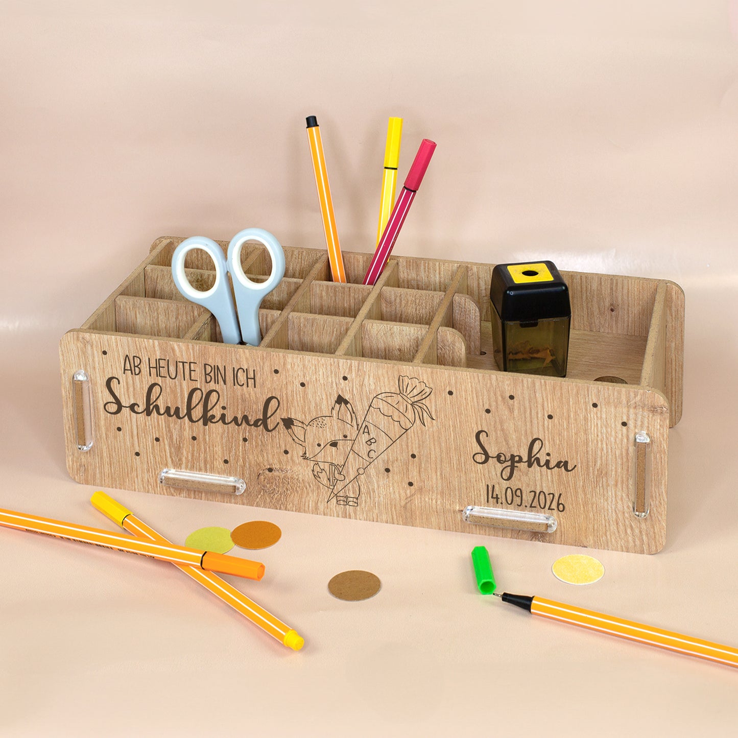 Personalisierte Stiftebox in Holzoptik mit Name Sophia und Datum zur Einschulung