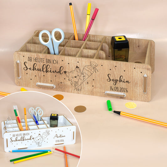 Produktvorschau der personalisierten Stiftebox zur Einschulung in Holzoptik und Weiß