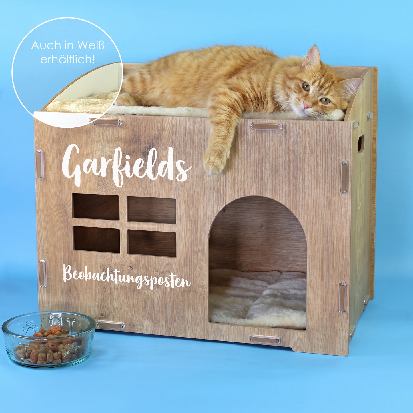 Katzenhaus in Eiche-Optik mit roter Katze, personalisiertem Aufdruck Garfields Beobachtungsposten und Hinweis auf weiße Farbvariante
