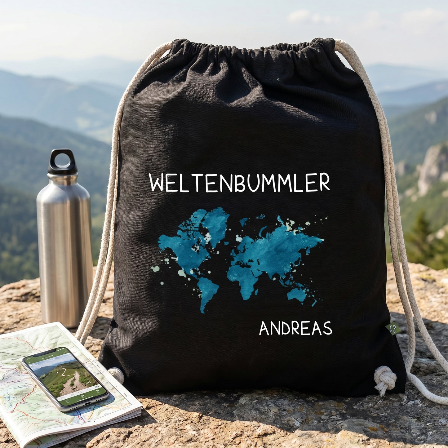 Weltenbummler Rucksack schwarz aus Baumwolle mit Weltkarte und Name