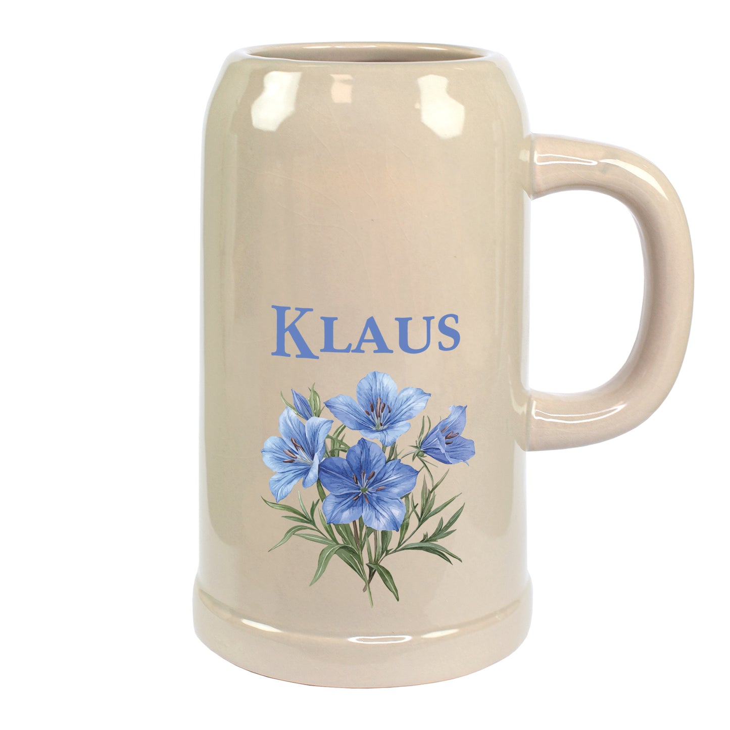 Freigestellter 1-Liter Bierkrug mit Namen Klaus und blauem Blumenmotiv