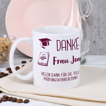 Persönliche Kaffeetasse für die Lehrerin mit Name und Wunschtext "Vielen Dank für die tolle Prüfungsvorbereitung!"