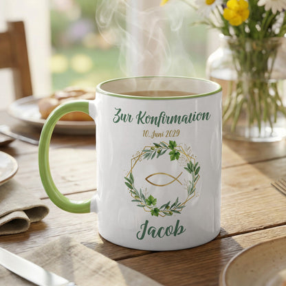 Personalisierte Tasse zur Konfirmation mit Ichthys-Fisch im Eukalyptuskranz, bedruckt mit Anlass „Zur Konfirmation“, Datum und Name „Jacob“