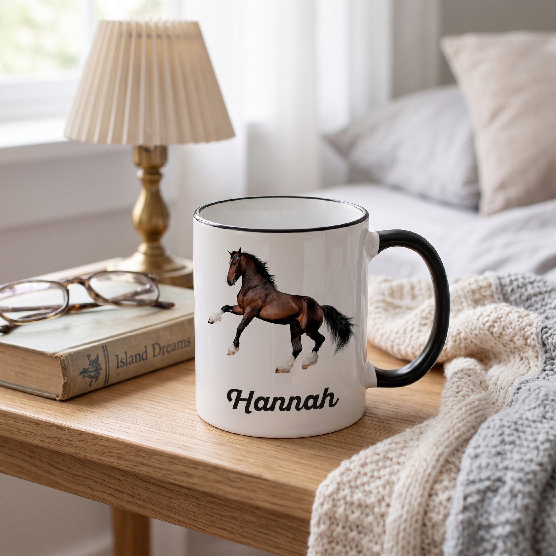 Keramiktasse mit Wunschnamen und Pferde-Motiv