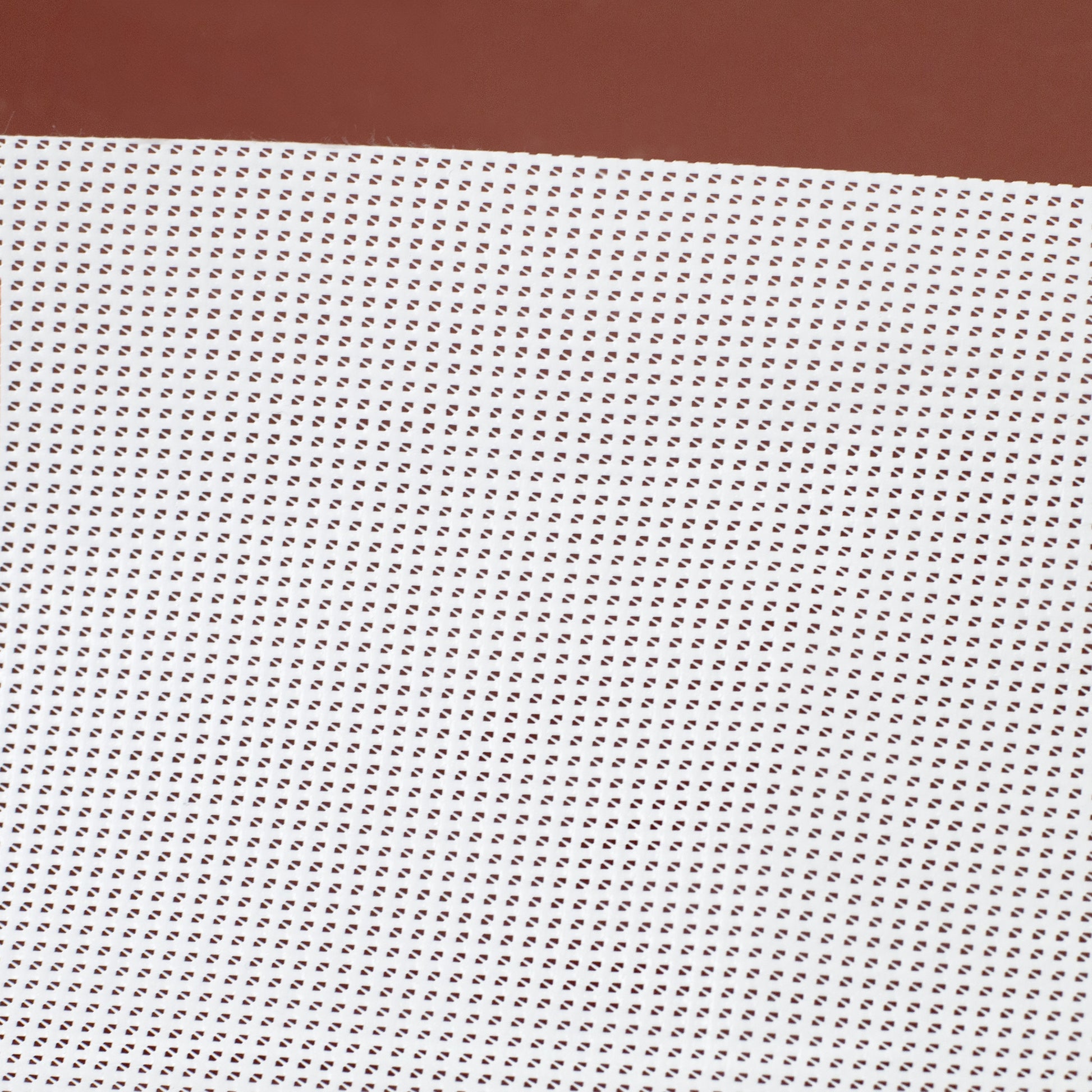 Nahaufnahme vom PVC-beschichteten Netzgewebe des Geburtstagsbanners mit perforierter Struktur