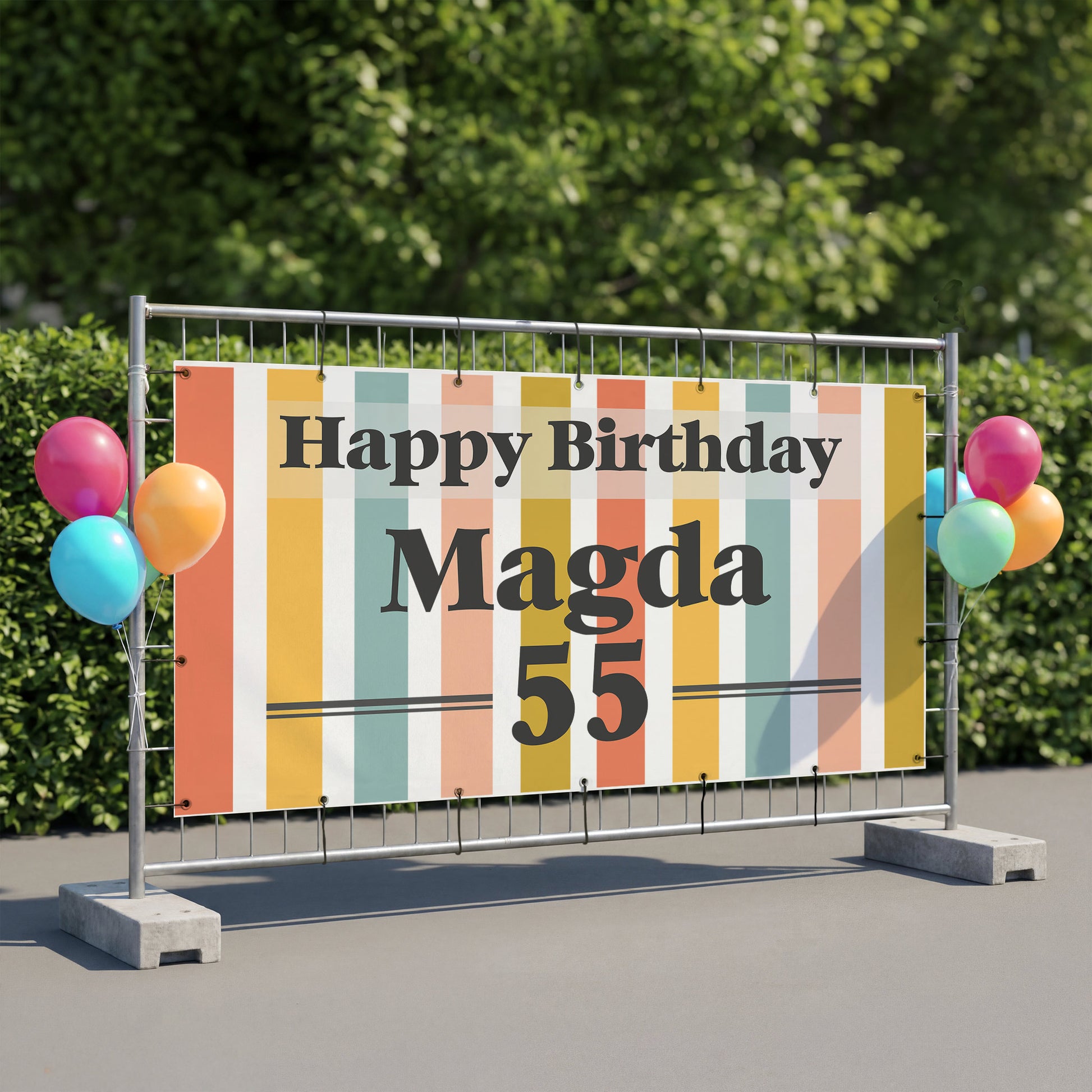 Personalisiertes Geburtstagsbanner für Bauzaun mit Name Magda und Alter 55 im modernen Streifen Design