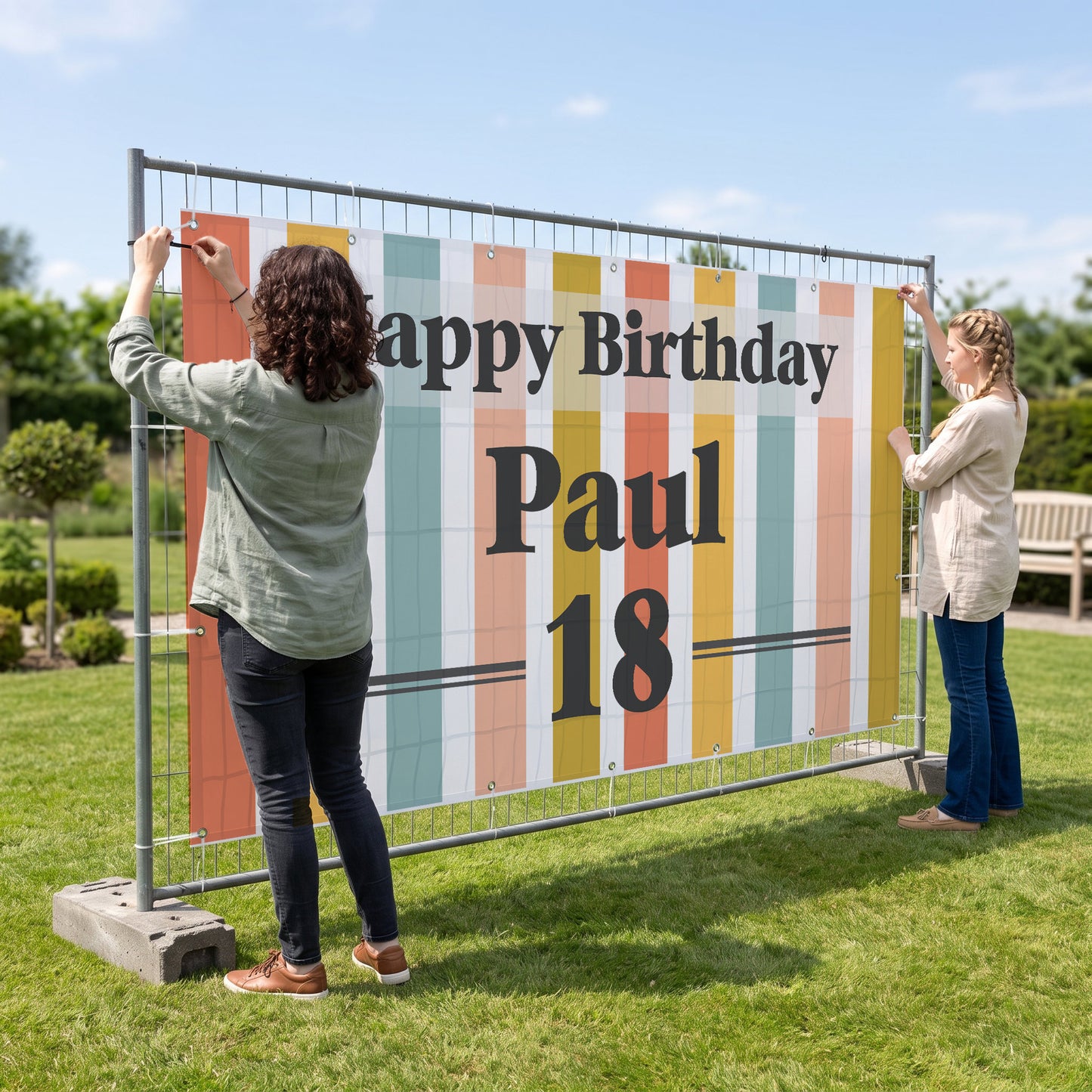 XXXL Bauzaunbanner Happy Birthday mit Name Paul und Alter 18 wird am Zaun befestigt