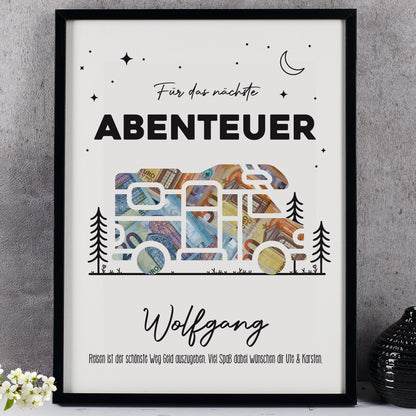Bilderrahmen mit „Für das nächste Abenteuer“-Motiv und Geldscheinen – personalisiert mit Wolfgang