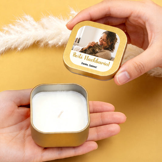Goldene Mini Duftkerze mit geöffnetem Wachsbehälter und Deckel mit Foto, Name Tobias und Happy Birthday Text