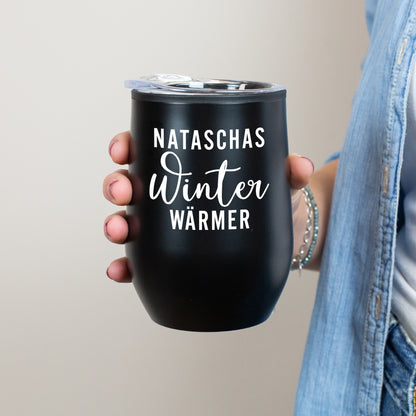 Schwarzer Thermobecher Winterwärmer mit Name – isolierter Edelstahlbecher für Glühwein oder Tee