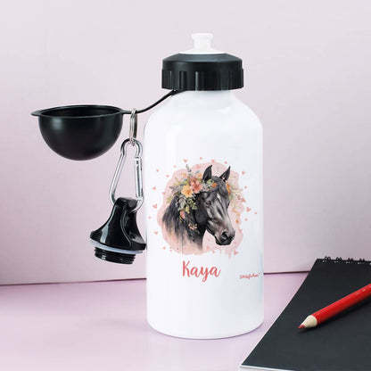Trinkflasche mit Pferde-Motiv, Blüten, Name und verschiedenen Verschlüssen