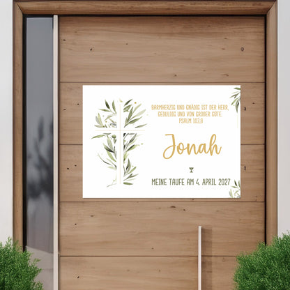Banner an einer Holztür mit Ölzweig-Kreuz und Psalmzitat. Text: „Barmherzig und gnädig ist der Herr … – Jonah – Meine Taufe am 4. April 2027“. Personalisierte Gestaltung mit Bibelvers, Name und Datum.