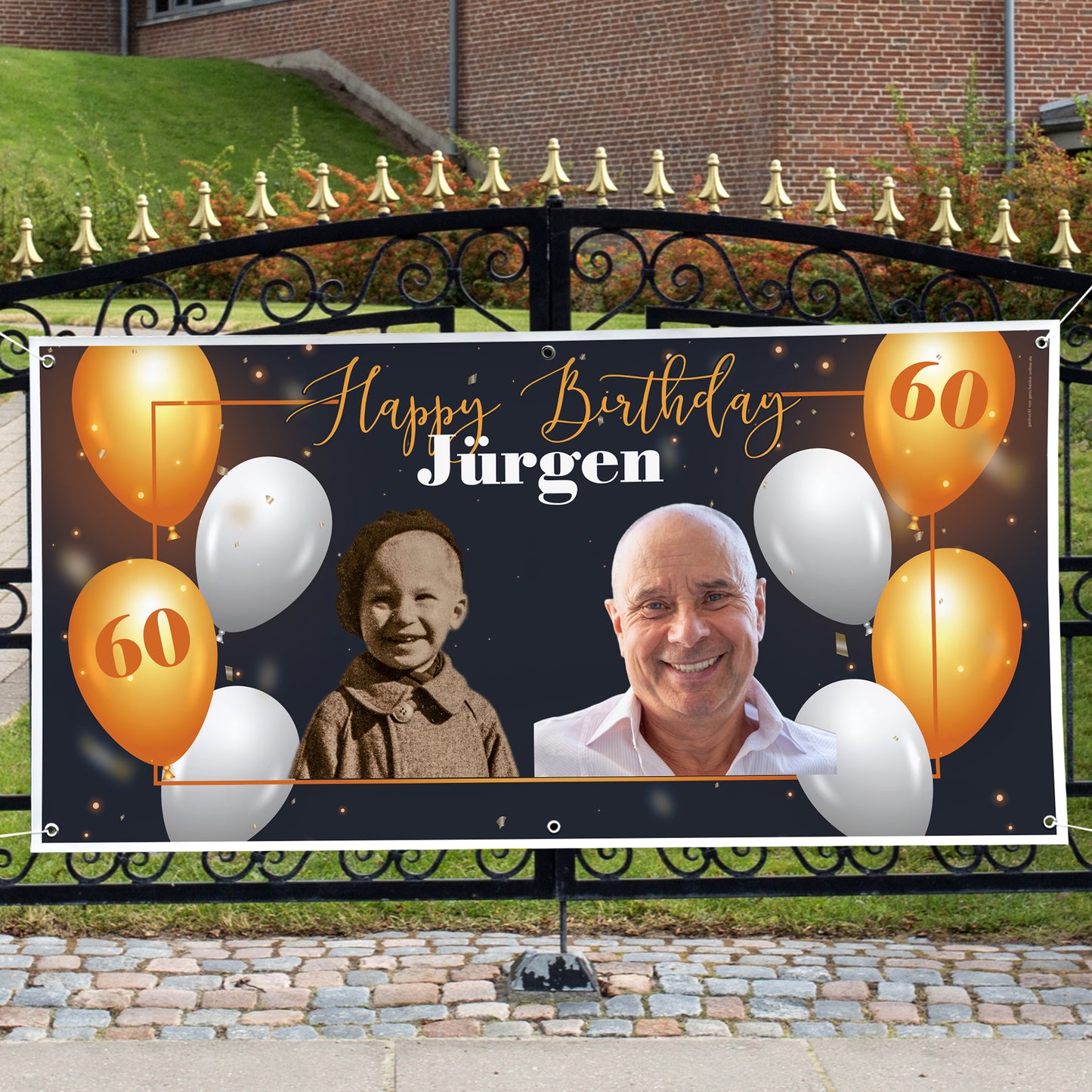 XXL Geburtstagsbanner mit Foto, Name und Alter am Gartentor befestigt