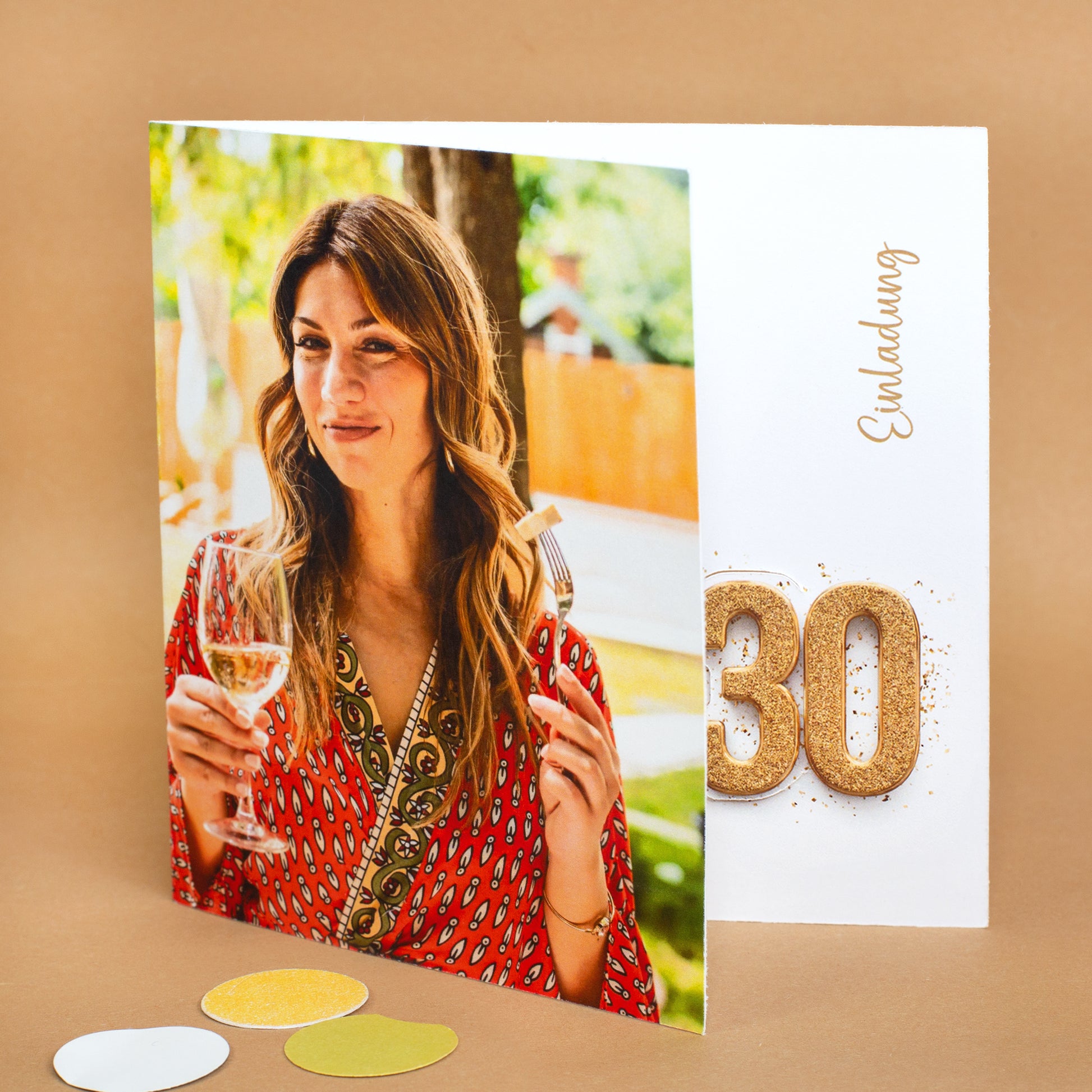 Personalisierte Klappkarte zum 30 Geburtstag mit Foto, Einladungsschrift und goldener Zahl 30