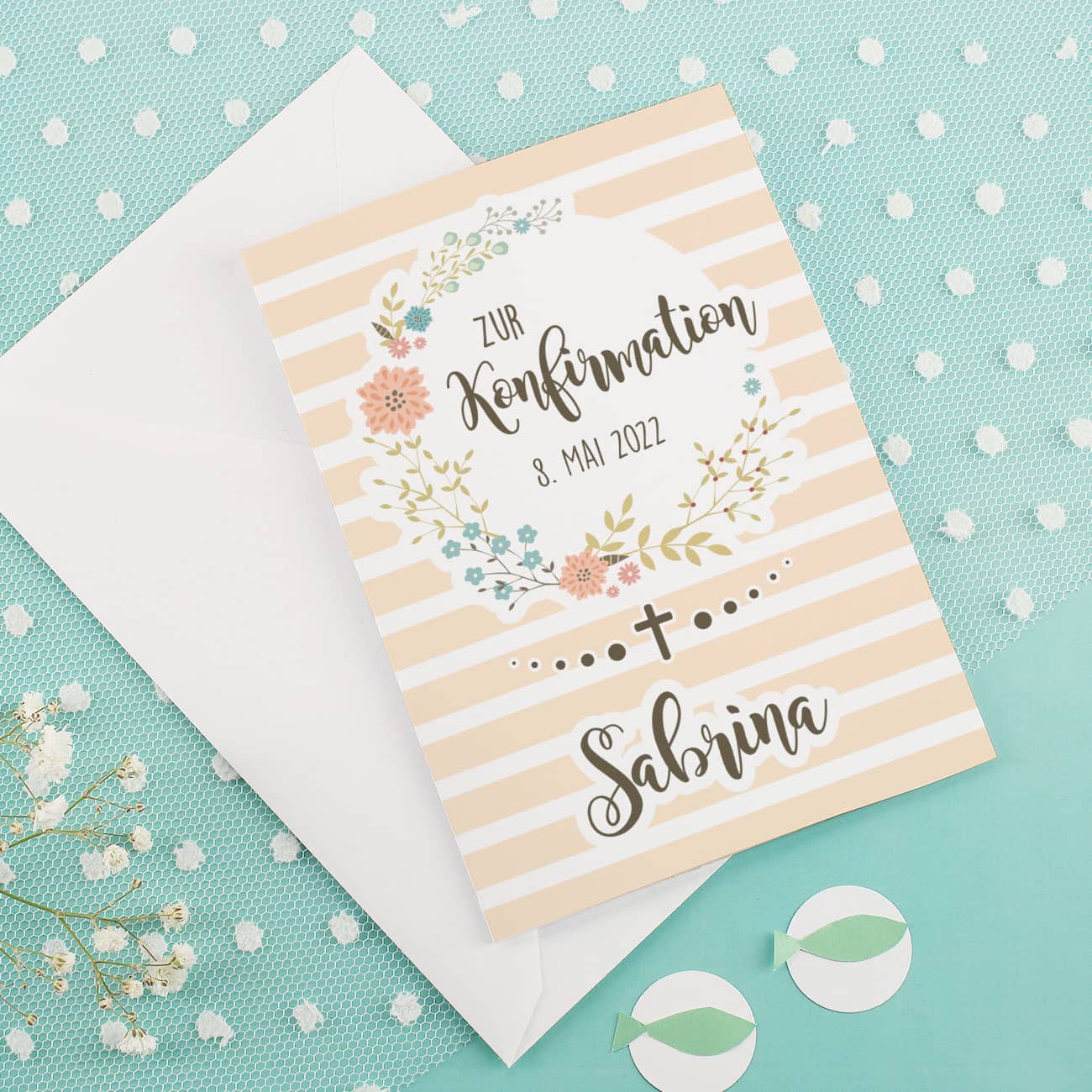 Tolle Konfirmationskarte mit Blumenkranz, Name und Datum