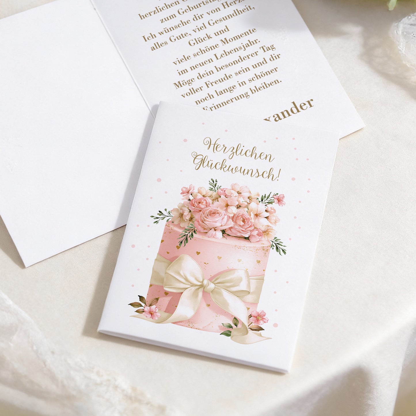 Geburtstagskarte mit rosa Geschenkbox, Blumenmotiv und personalisiertem Innentext