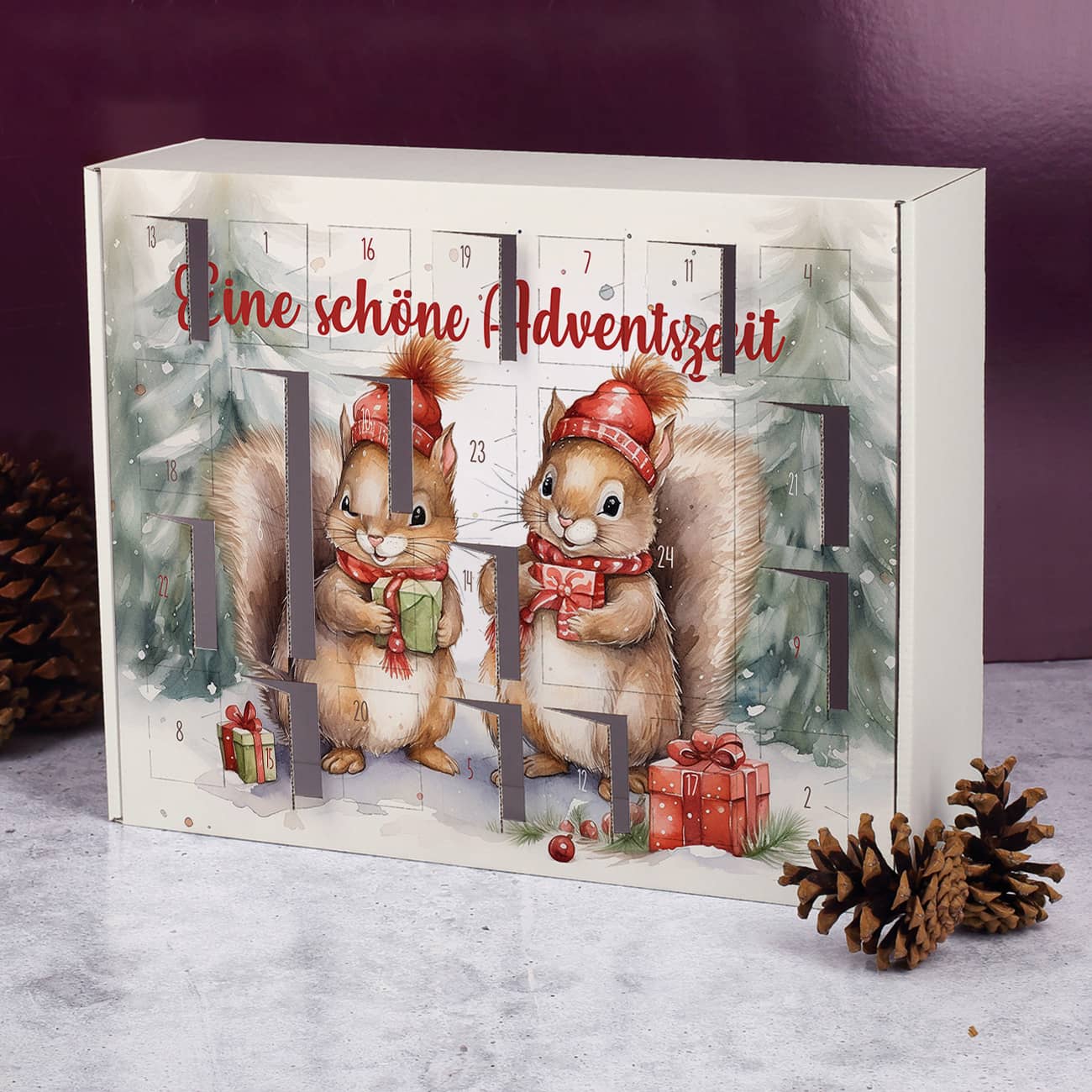 Mit Name personalisierter Adventskalender mit perforierten Türchen