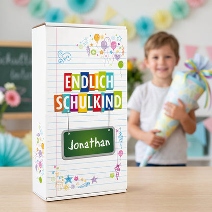 Geschenkkarton zur Einschulung mit Wunschnamen für Schulanfänger