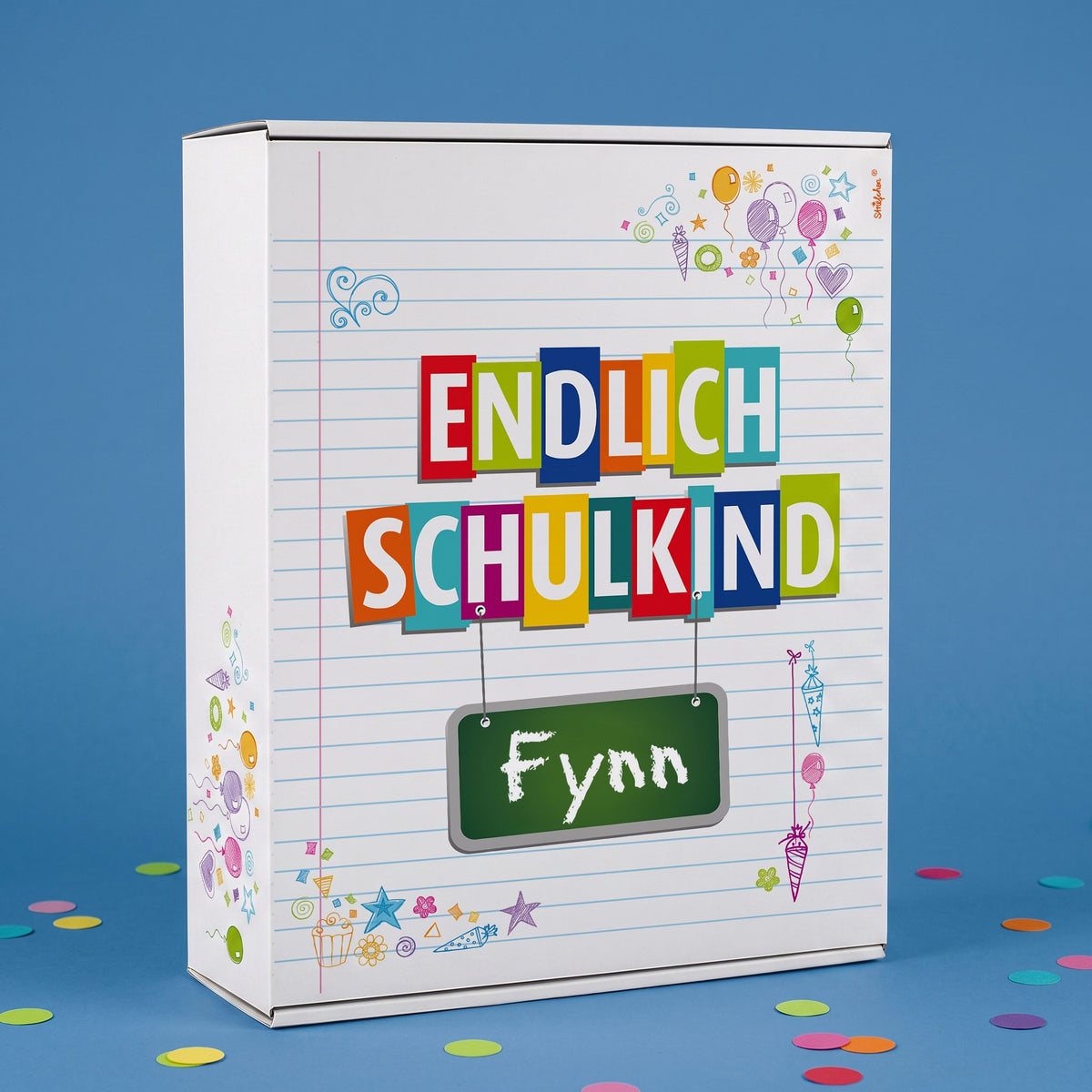 XL Pappbox bedruckt mit dem bunten Schriftzug "Endlich Schulkind" und Wunschnamen