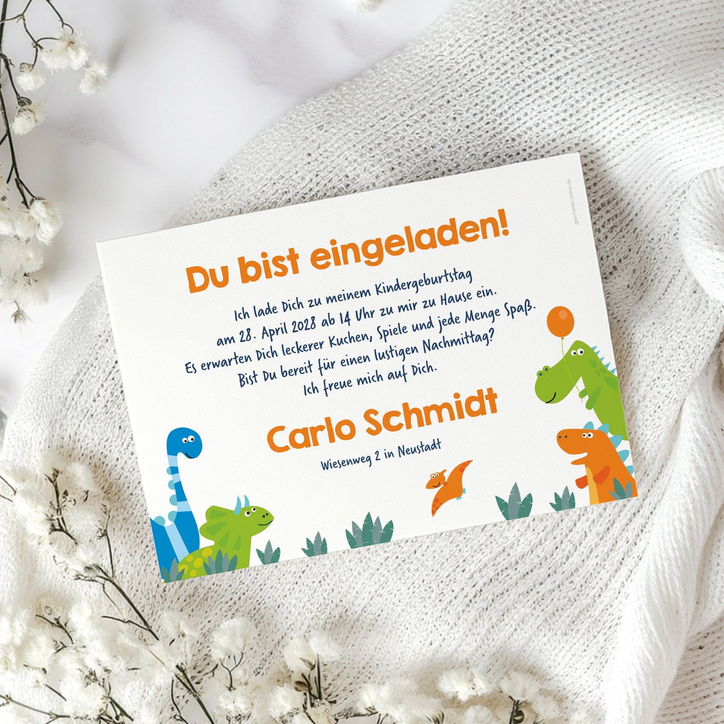 Einladungskarte zum Kindergeburtstag mit Dinosaurier-Motiv und Foto