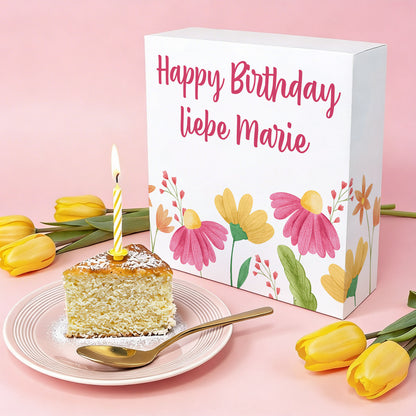 Kuchen mit Geburtstagsverpackung bedruckt mit Blumen und Wunschtext