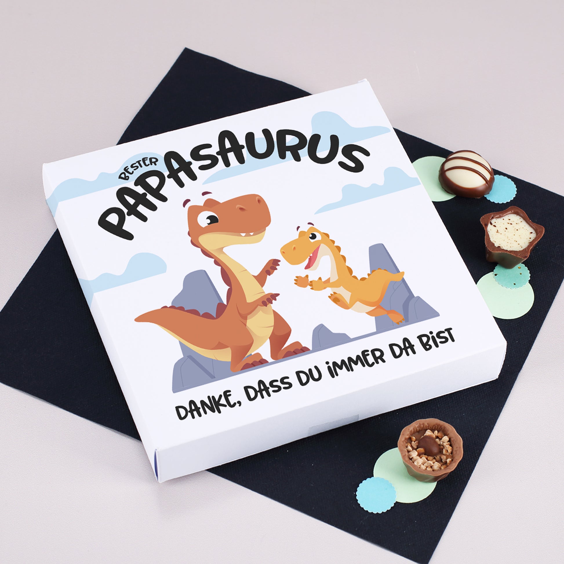Pralinenschachtel mit Papasaurus Motiv und persönlicher Botschaft als Geschenk für Papa zum Vatertag