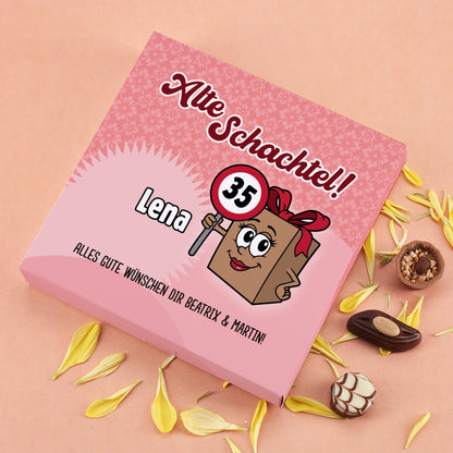 Personalisierte Lindt Pralinenschachtel Alte Schachtel mit Name Lena und Alter 35 mit Blütenblättern