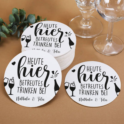 Lustige Hochzeitsdekoration in Form von personalisierter Untersetzer