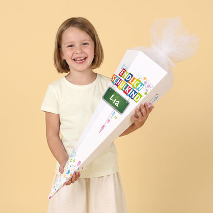 Schultüte mit Endlich Schulkind Motiv und Wunschname bedruckt