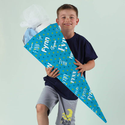 Blaue Schultüte mit Name in verschiedenen Schriftarten