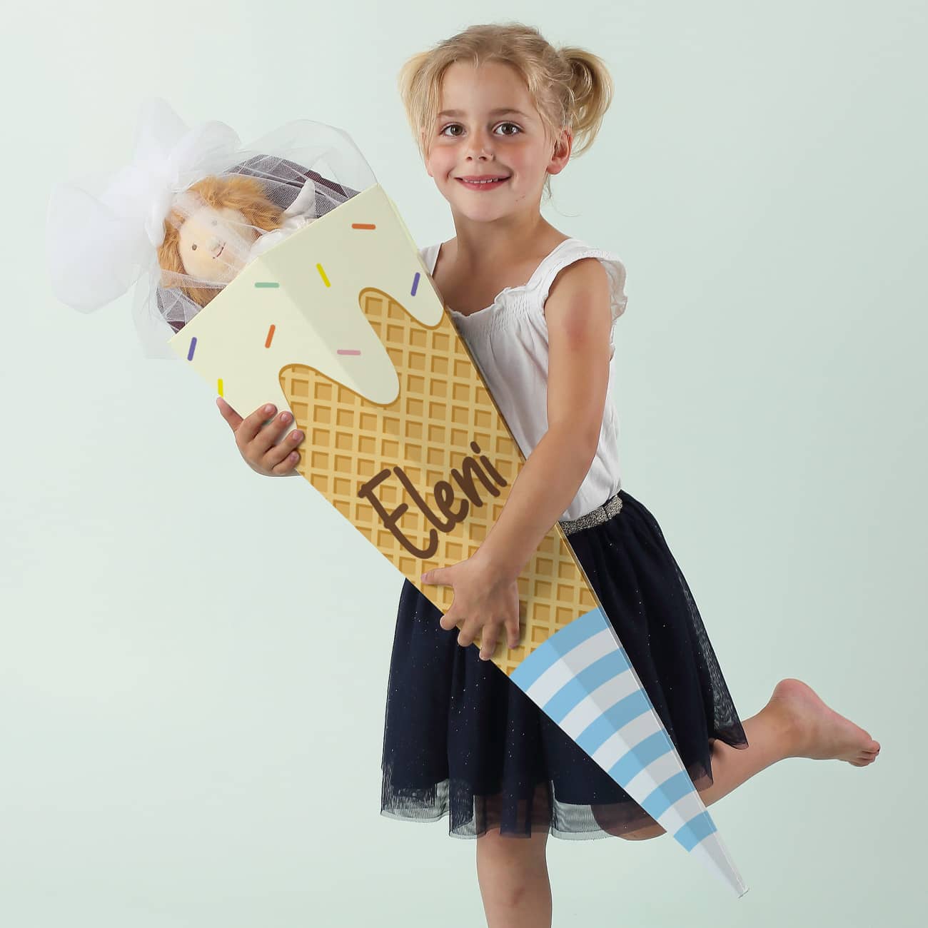 Schultüte in Form einer Eiswaffel mit Name personalisiert