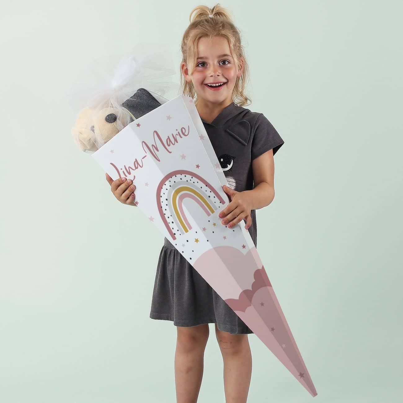 Zuckertüte mit Nylontüll bedruckt mit Regenbogen in Rosa und Name nach Wunsch