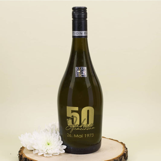 50 Jahre gemeinsam - goldene Gravur auf Seccoflasche
