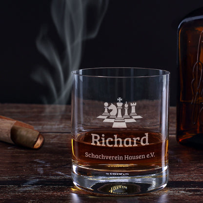 Personalisiertes Whiskeyglas mit Schachmotiv, Name Richard und Wunschtext Schachverein Hausen e.V.