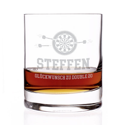 Freigestelltes Whiskeyglas mit Dartboard-Gravur, Name Steffen und Wunschtext Glückwunsch zu Double 20