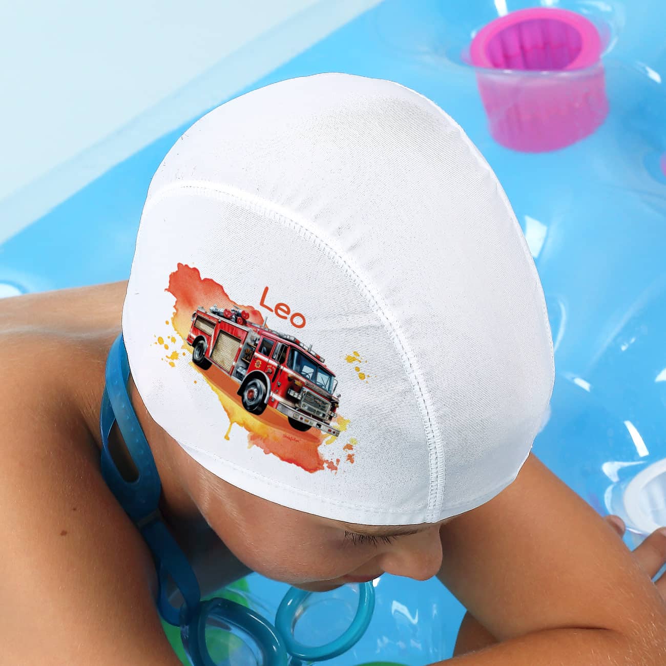 Kinderbadekappe mit Feuerwehrauto-Motiv und Name bedruckt