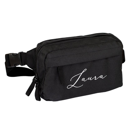 Schwarze Bauchtasche mit Name Laura, personalisierte Umhängetasche auf weißem Hintergrund