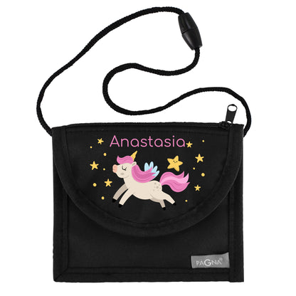 Schwarzer Brustbeutel mit Name Anastasia, Einhorn-Motiv und Umhängeband freigestellt auf weißem Hintergrund