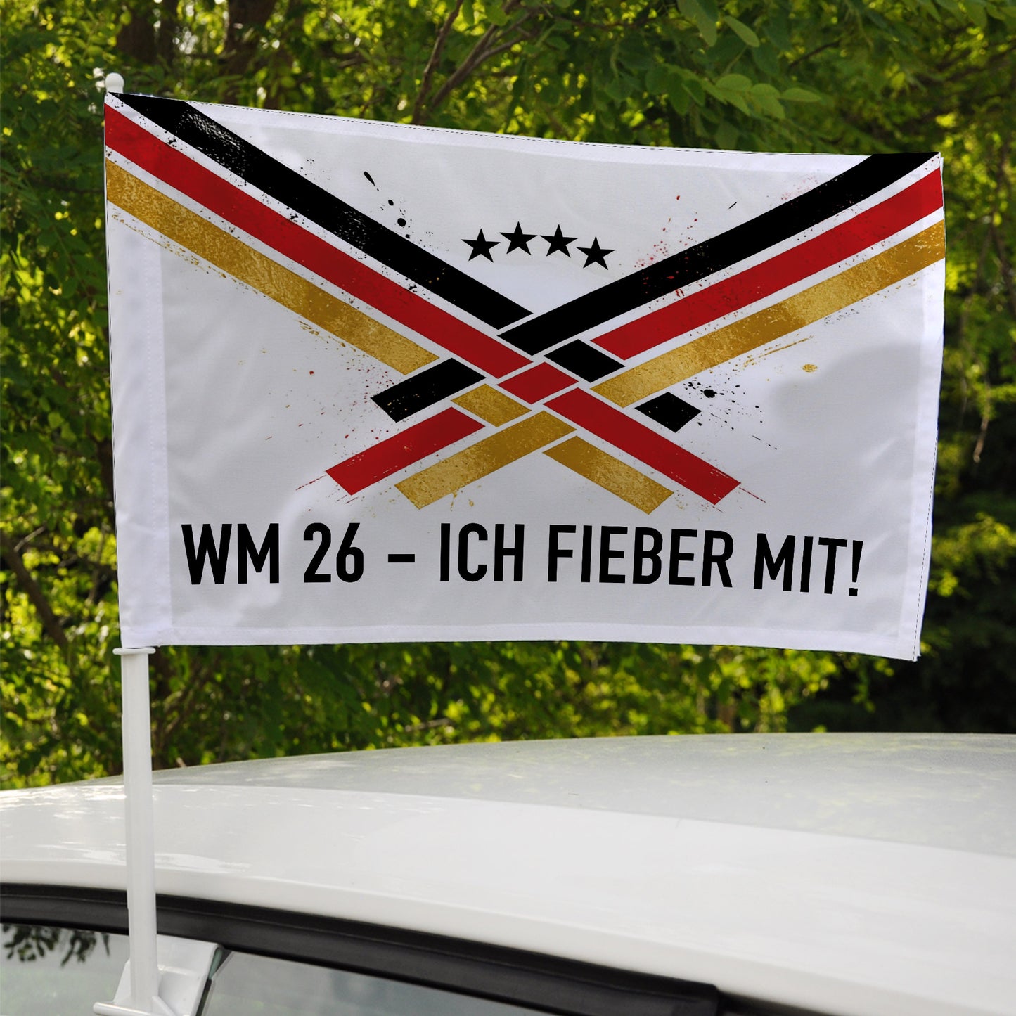 Personalisierte Autofahne für Fußballfans mit Deutschland-Motiv und Wunschtext WM 26 Ich fieber mit