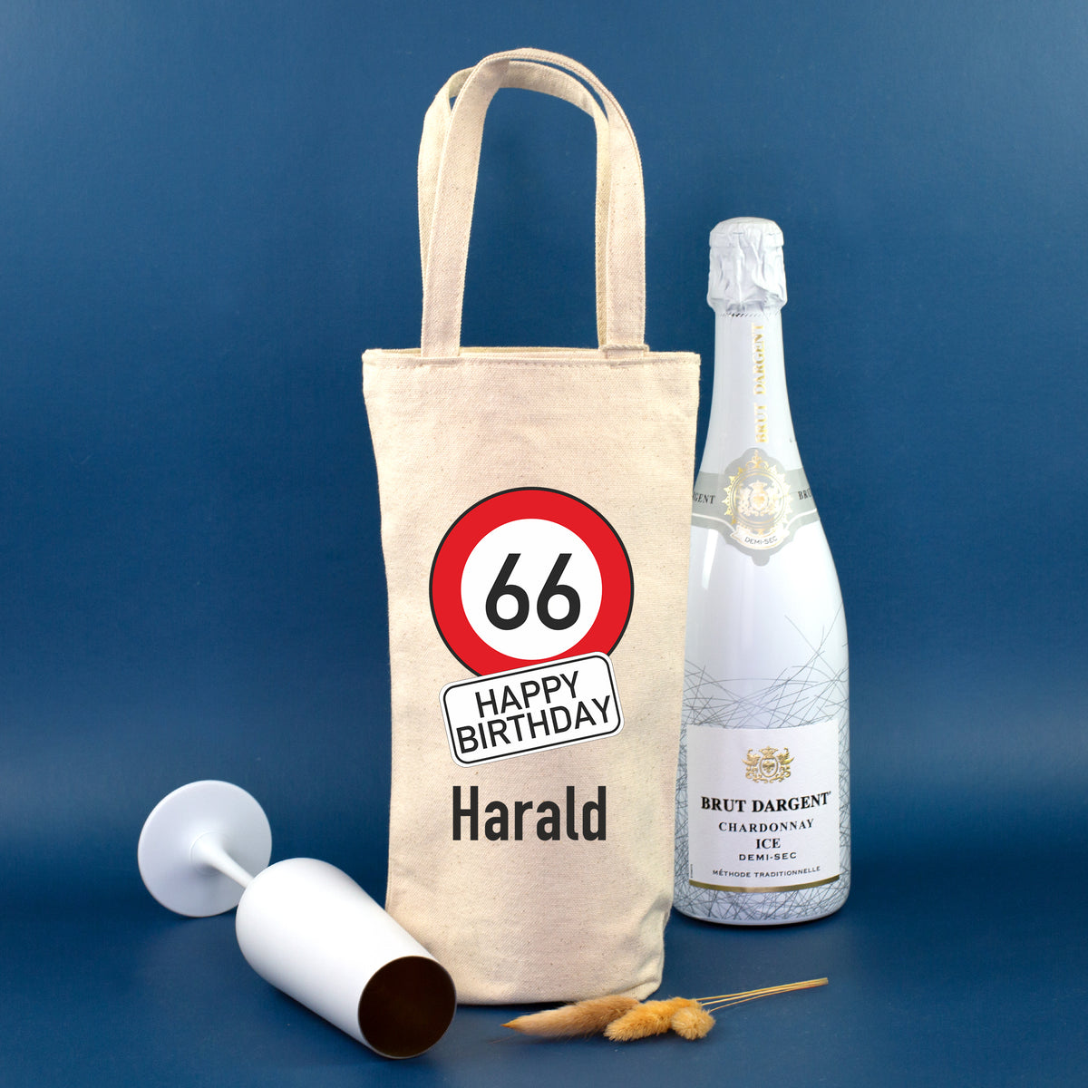 Flaschentasche mit Verkehrszeichen Motiv zum 66. Geburtstag und Name Harald